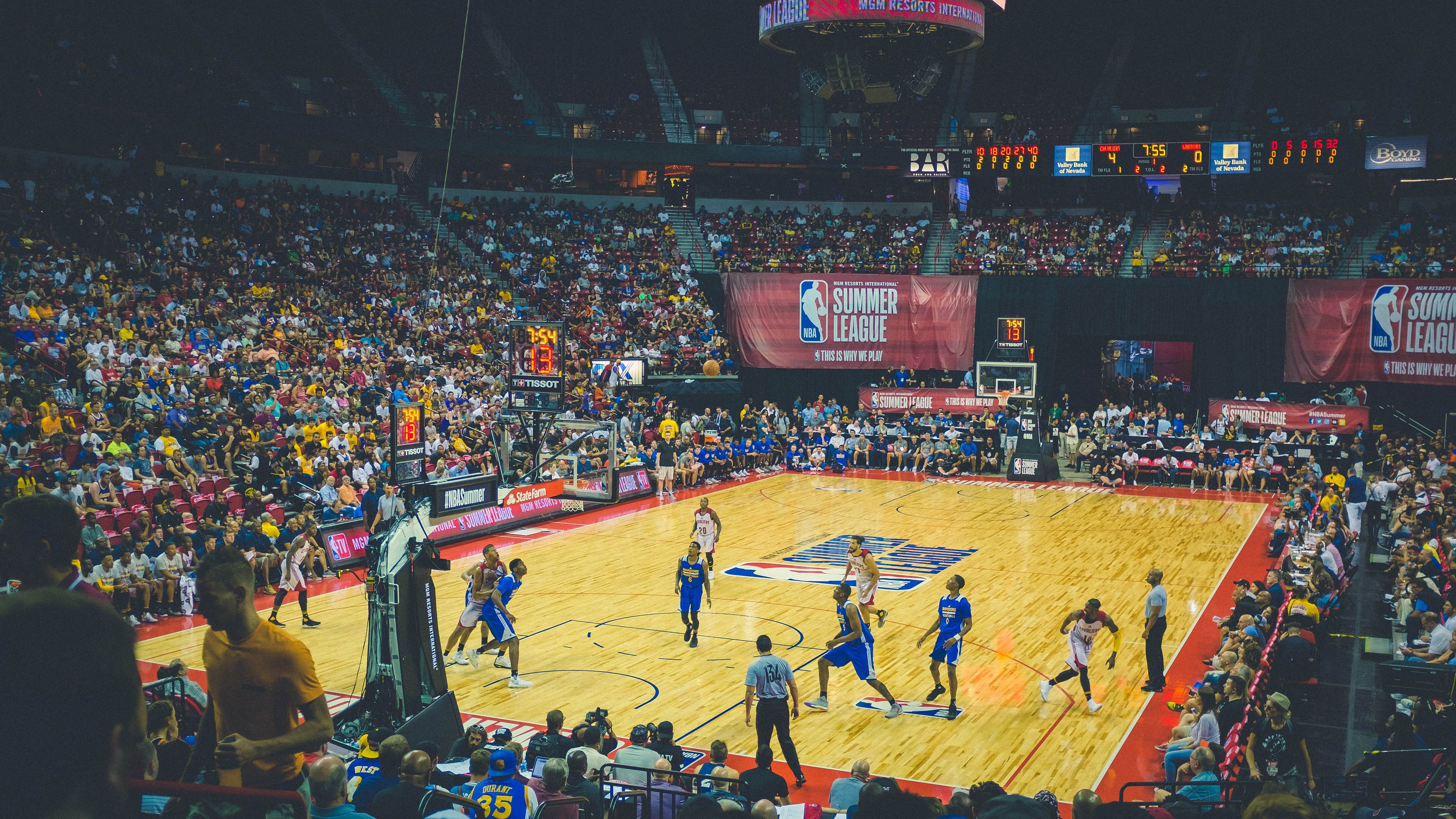 _爵士队攻守俱佳，排名逐渐逼近前列_，爵士球队队员名单