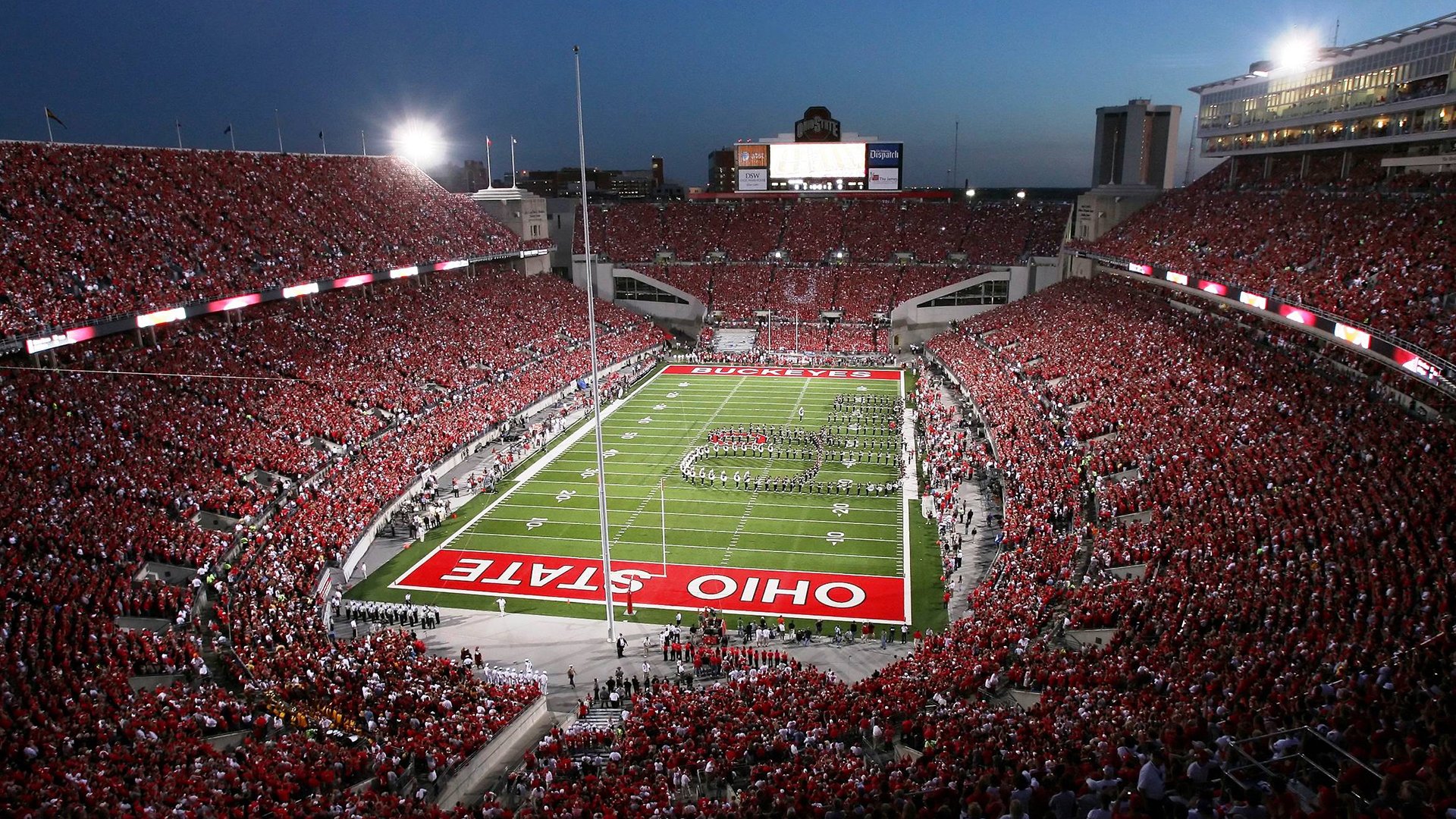 特色天空绳索攀爬，勇者在悬崖间飞跃